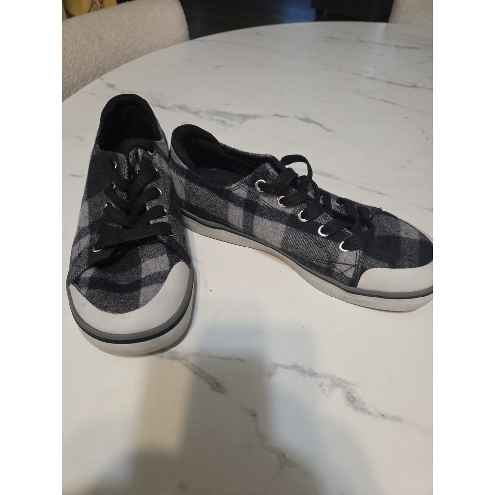 KEEN Elsa III Plaid Sneakers Womens Size 8 Black Gray Wool Blend Low Top 1021926